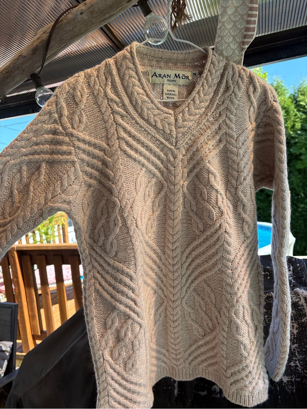 Aran Mór Women's V-Neck Cable Knit Sweater - Cream